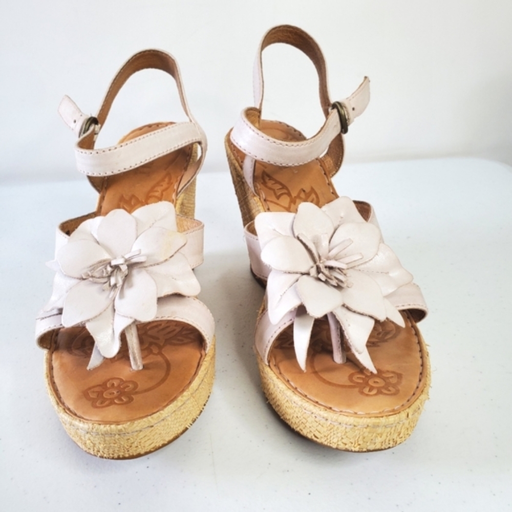 Born Lovina Floral Wedge Sandal Size 9 Cream Leather Raffia Platform Shoes - Picture 3 of 15